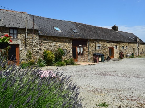 4 Maisons + Piscine + Dépendances 22150 Plouguenast-Langast